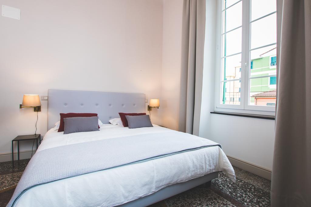 3 Rooms Guest House Chiavari Bagian luar foto